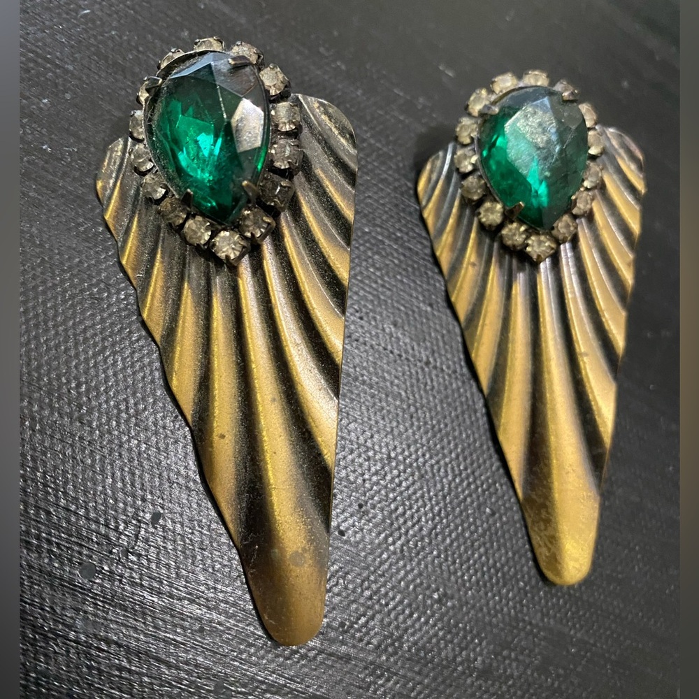 Vintage emerald green and gold earrings